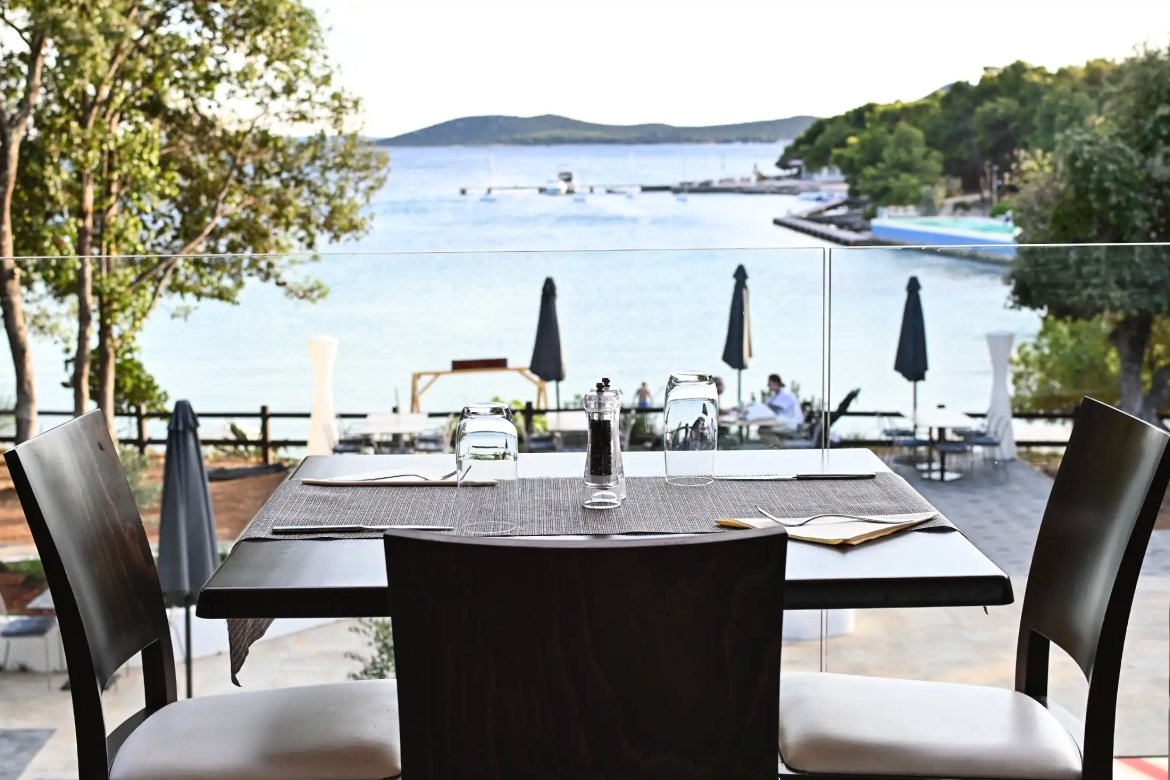 Pogled iz restorana na more